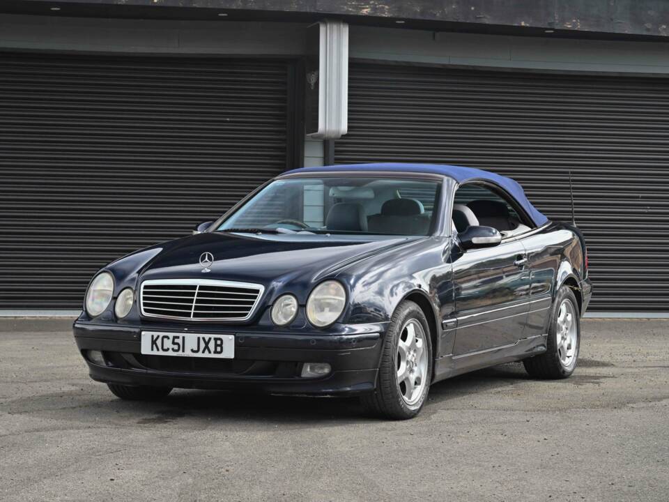 Image 20/50 of Mercedes-Benz CLK 230 Kompressor (2002)