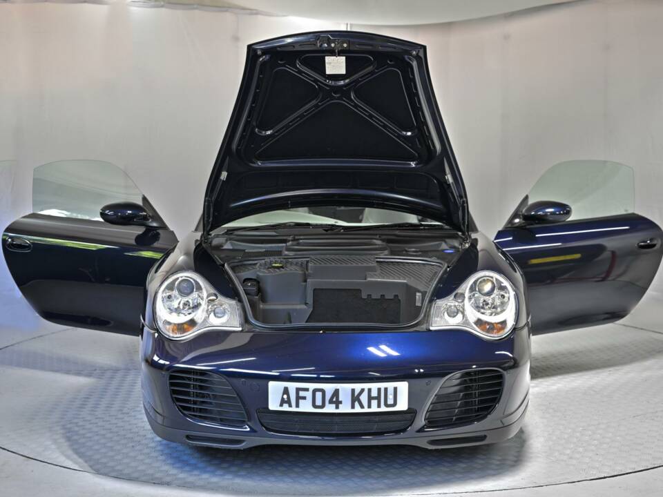 Bild 15/50 von Porsche 911 Carrera 4S (2004)