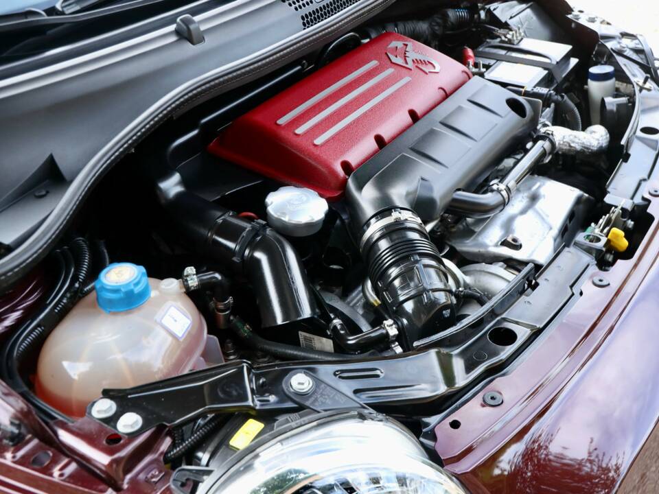 Immagine 33/50 di Abarth 695 &quot;Edizione Maserati&quot; (2013)