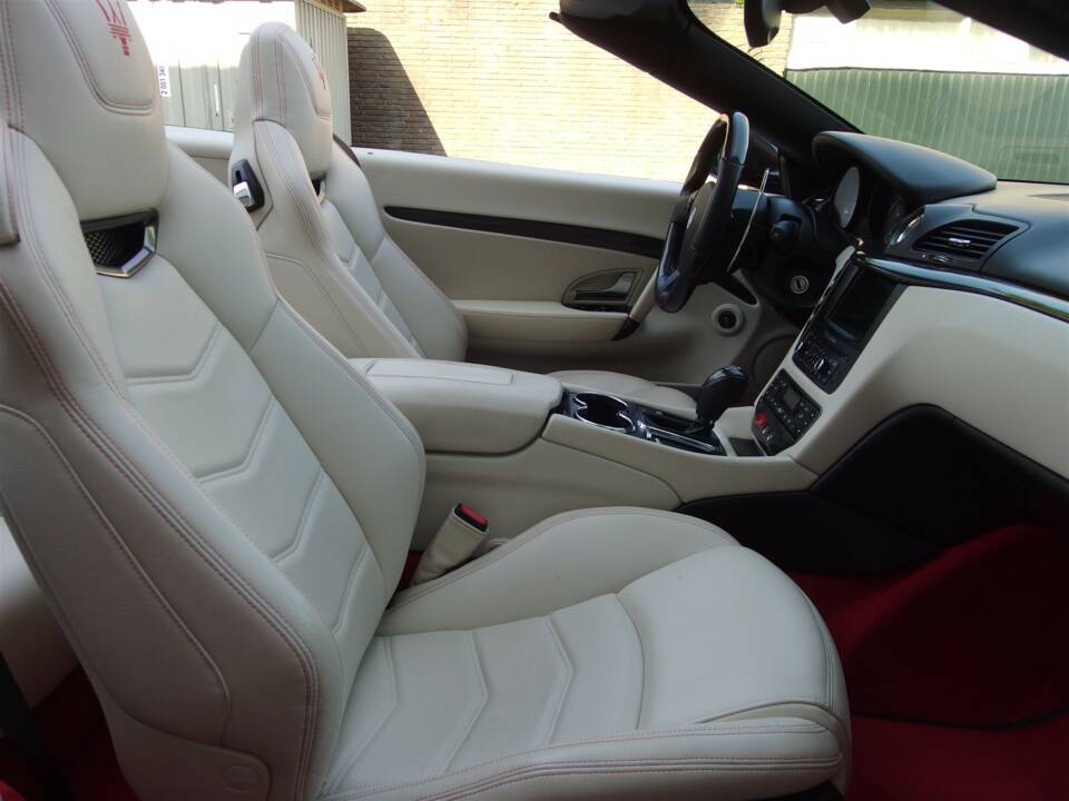 Image 57/99 of Maserati GranCabrio Sport (2015)