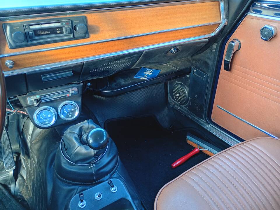 Image 11/15 of Alfa Romeo Giulia Super 1.3 (1972)