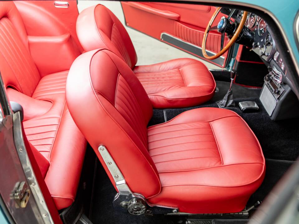 Image 14/22 of Aston Martin DB 5 (1964)