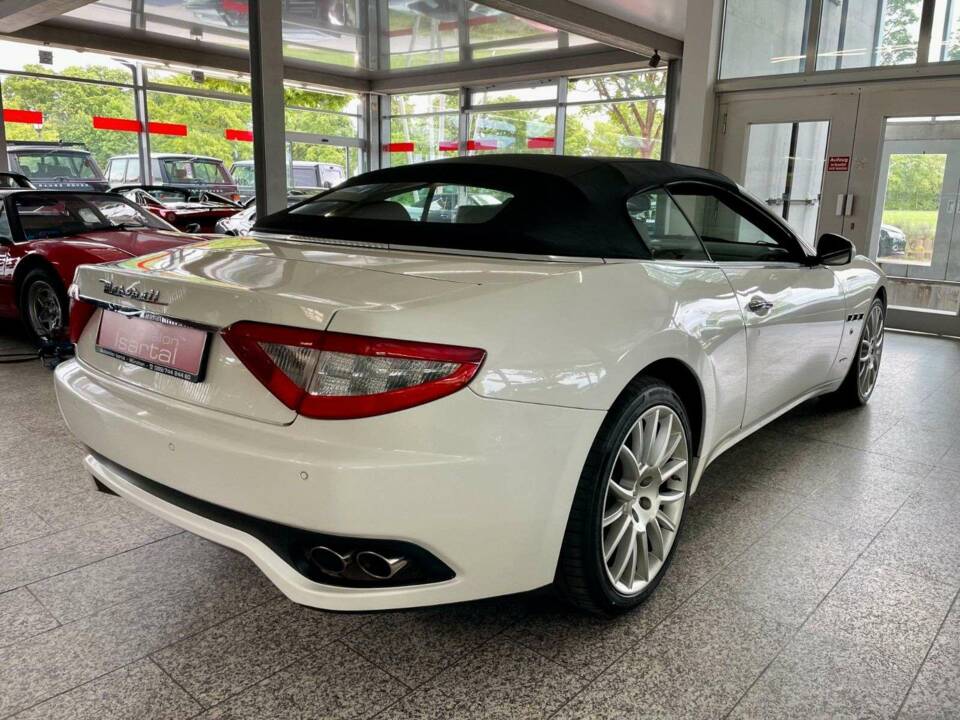 Afbeelding 8/15 van Maserati GranCabrio 4.7 (2010)