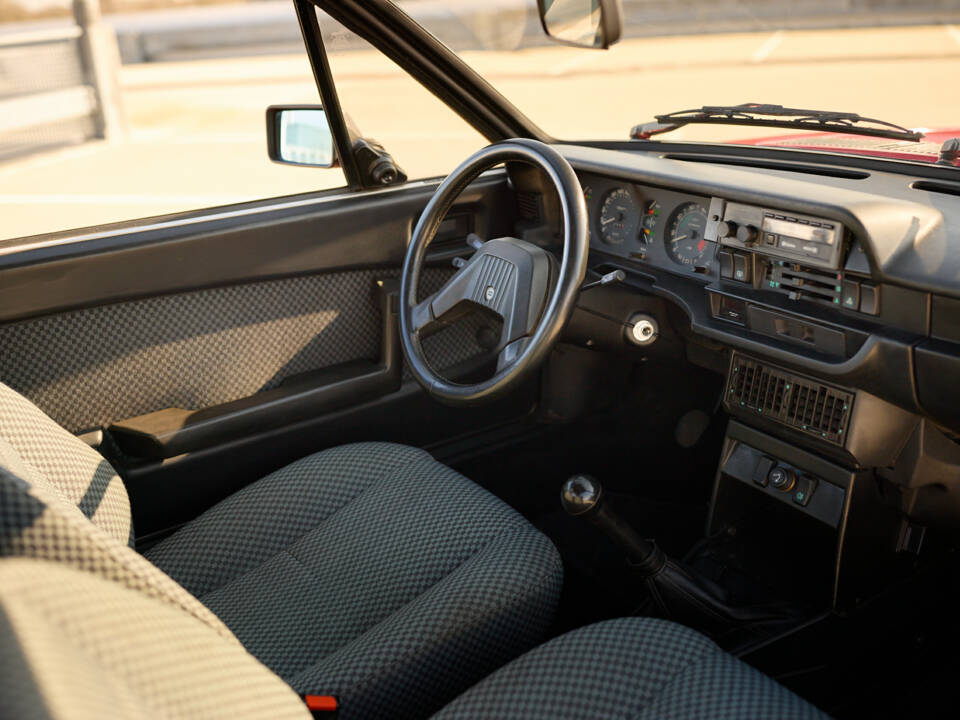Bild 17/22 von Lancia Beta Coupe 2000 VX (1983)