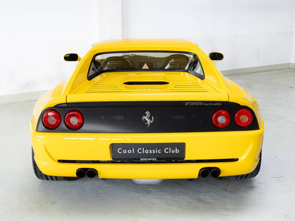 Image 6/36 de Ferrari F 355 Berlinetta (1995)