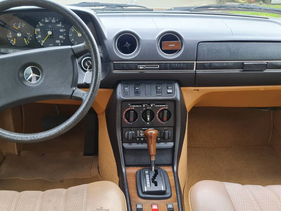 Bild 6/11 von Mercedes-Benz 230 E (1982)
