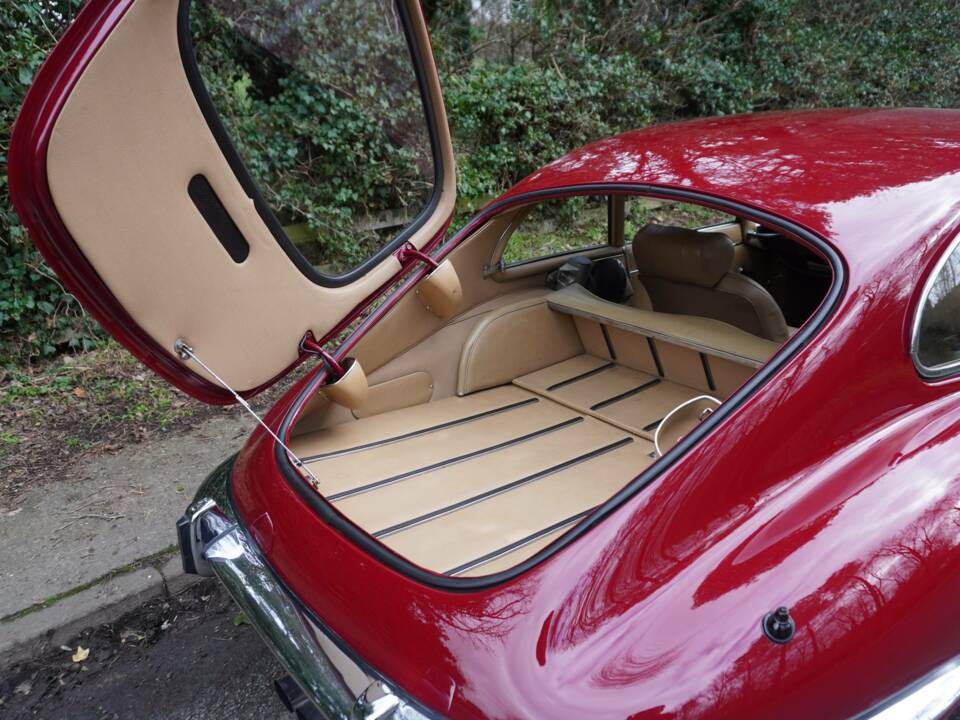 Image 19/19 of Jaguar Type E V12 (2+2) (1971)