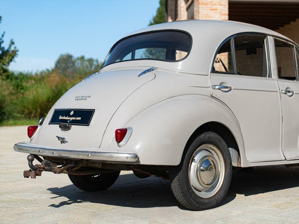 Image 15/50 of Morris Minor 1000 (1958)