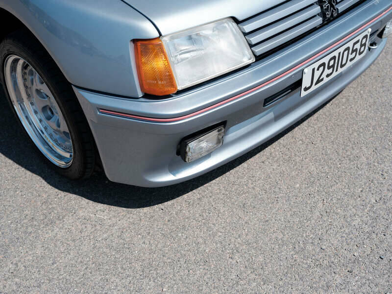 Image 48/50 of Peugeot 205 GTi 1.9 (1990)