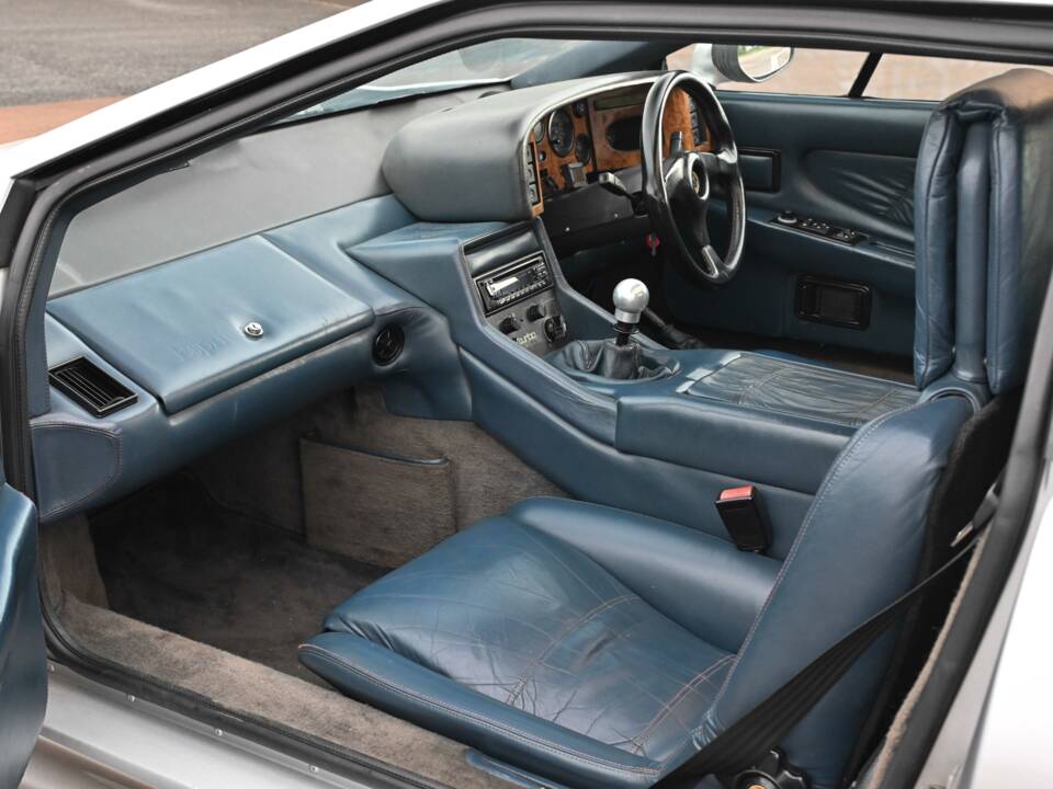 Image 32/50 of Lotus Esprit SE (1990)