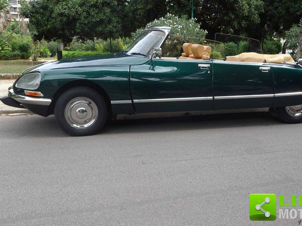 Image 6/29 of Citroën DS 21 (1972)