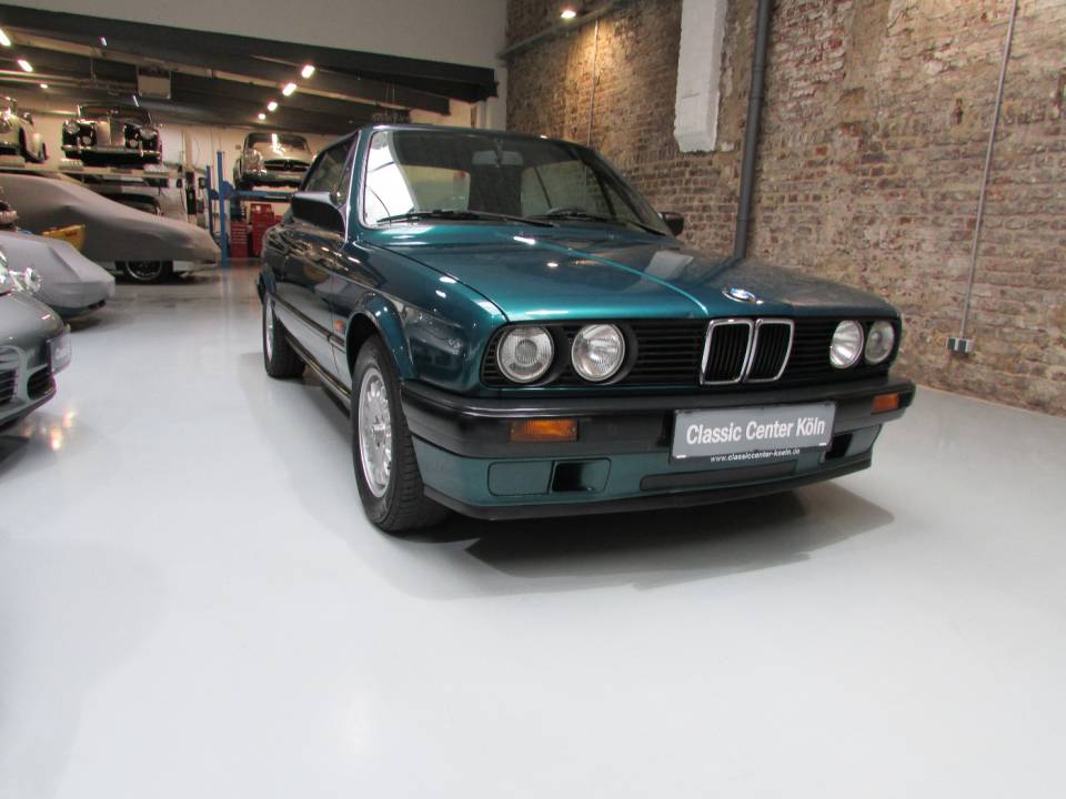 Afbeelding 21/30 van BMW 318i (1992)