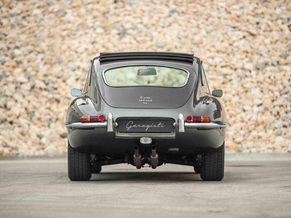 Immagine 42/88 di Jaguar E-Type (2+2) (1968)