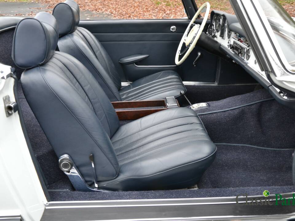Image 45/50 of Mercedes-Benz 250 SL (1966)