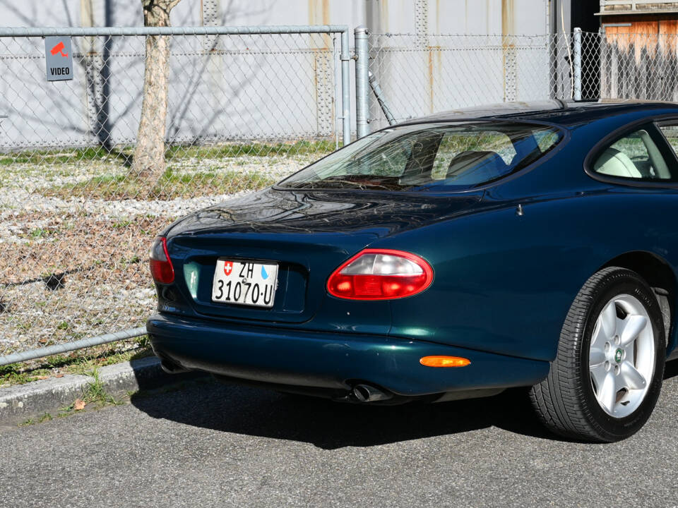 Image 10/23 of Jaguar XK8 4.0 (1998)