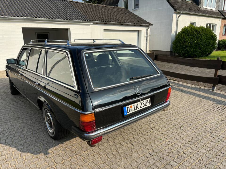 Image 46/51 of Mercedes-Benz 230 TE (1983)