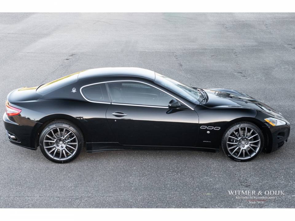 Image 7/36 of Maserati GranTurismo S (2011)