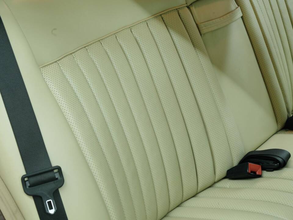 Bild 38/50 von Mercedes-Benz 380 SE (1984)