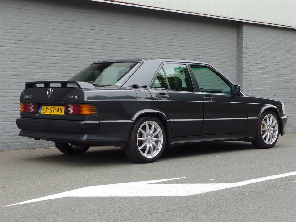 Immagine 3/98 di Mercedes-Benz 190 E 2.3-16 (1985)