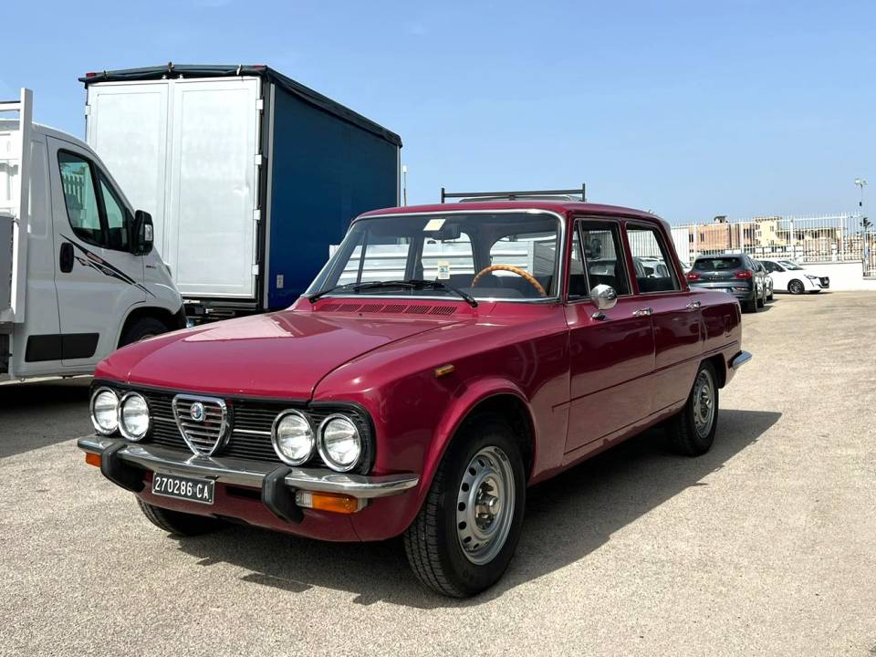 Bild 4/21 von Alfa Romeo Giulia Nuova Super 1600 (1976)