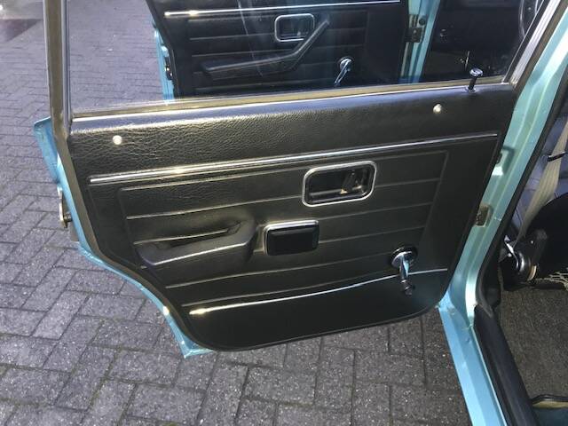 Image 15/91 of Volvo P 144 GL (1972)