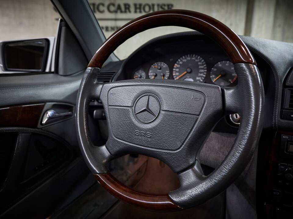 Immagine 57/95 di Mercedes-Benz SL 600 (1998)