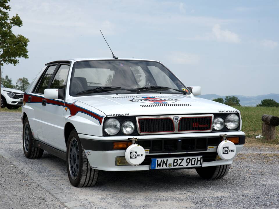 Image 3/47 of Lancia Delta HF Integrale (1988)