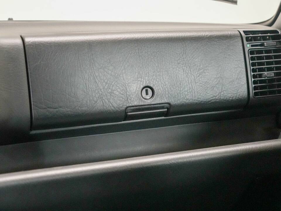 Image 34/46 of Lancia Delta HF Integrale (1988)