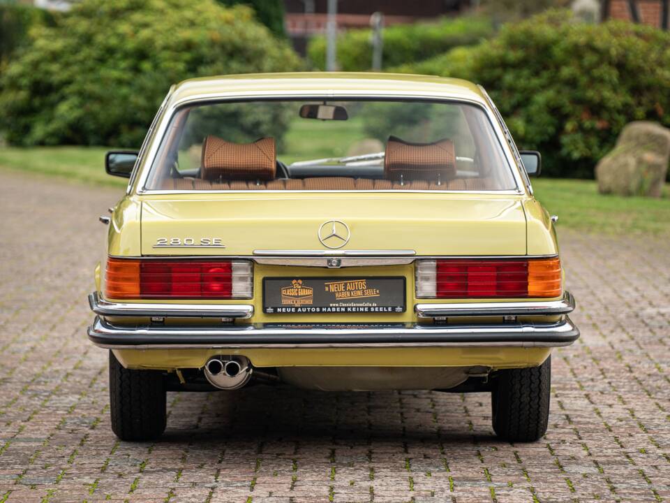Afbeelding 17/75 van Mercedes-Benz 280 SE (1976)