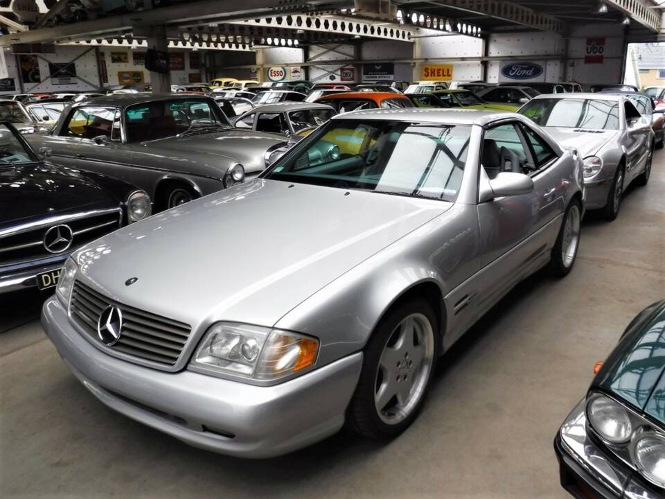 Imagen 38/49 de Mercedes-Benz SL 500 (2000)