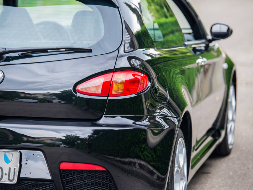 Image 15/36 of Alfa Romeo 147 3.2 GTA (2003)