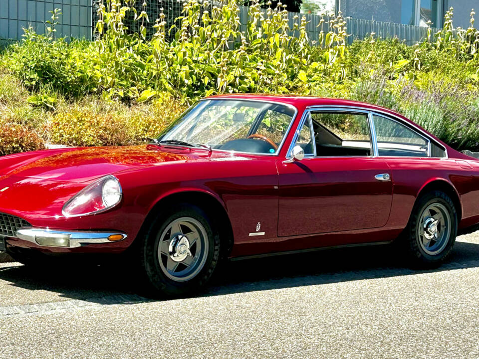 Imagen 2/12 de Ferrari 365 GT 2+2 (1971)