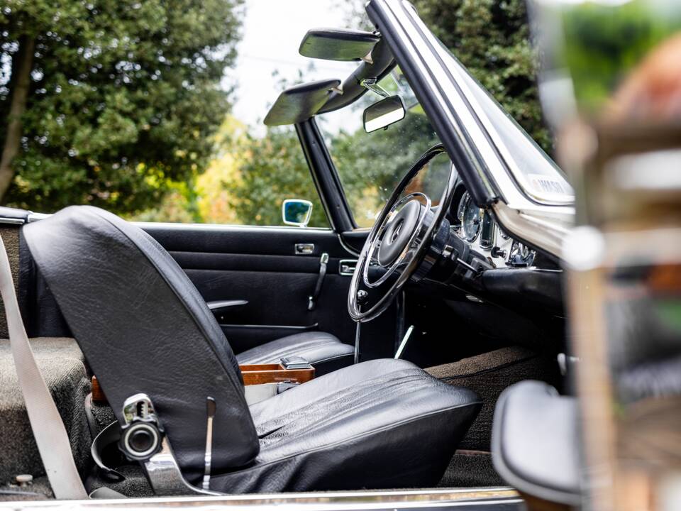 Image 40/50 of Mercedes-Benz 280 SL (1968)