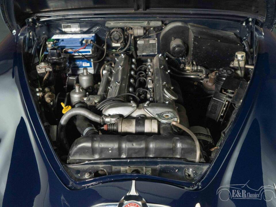 Image 17/19 of Jaguar Mk II 3.8 (1962)