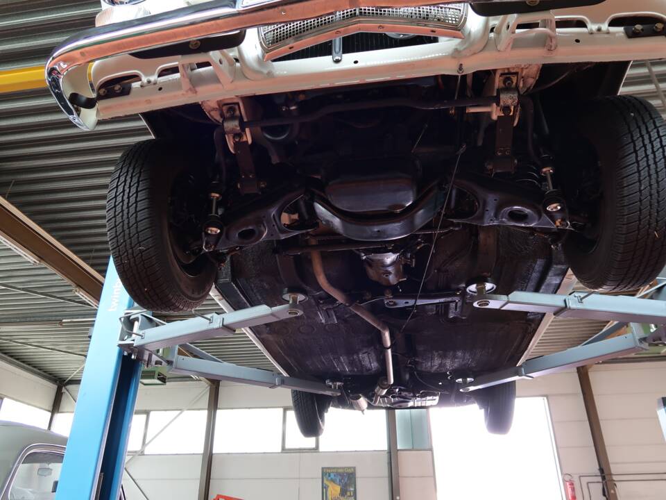 Image 25/32 of Mercedes-Benz 200 D (1966)