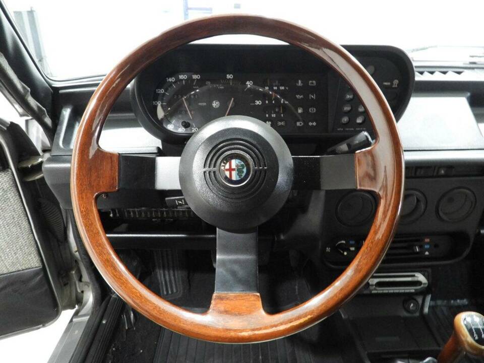 Bild 8/14 von Alfa Romeo Giulietta 2.0 Turbodiesel (1985)