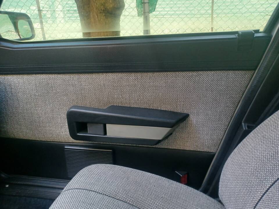 Immagine 7/81 di Alfa Romeo Giulietta 1.6 (1984)