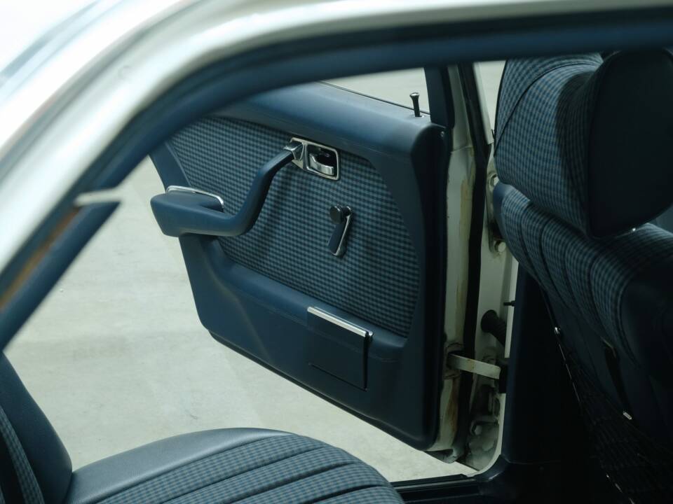 Image 38/50 de Mercedes-Benz 280 SEL (1978)