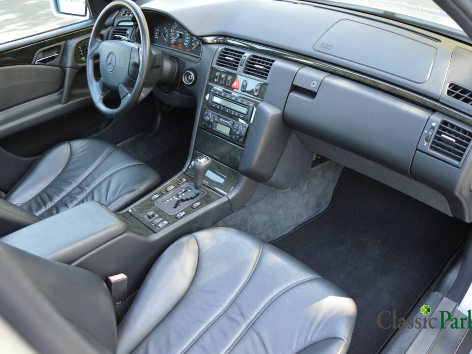 Image 23/50 de Mercedes-Benz E 50 AMG (1996)