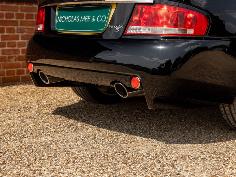 Image 23/56 of Aston Martin V12 Vanquish S (2005)