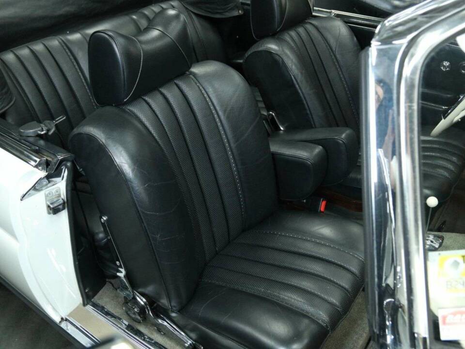 Image 20/30 of Mercedes-Benz 250 SE (1966)