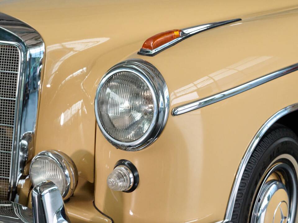 Immagine 5/50 di Mercedes-Benz 220 S Cabriolet (1958)