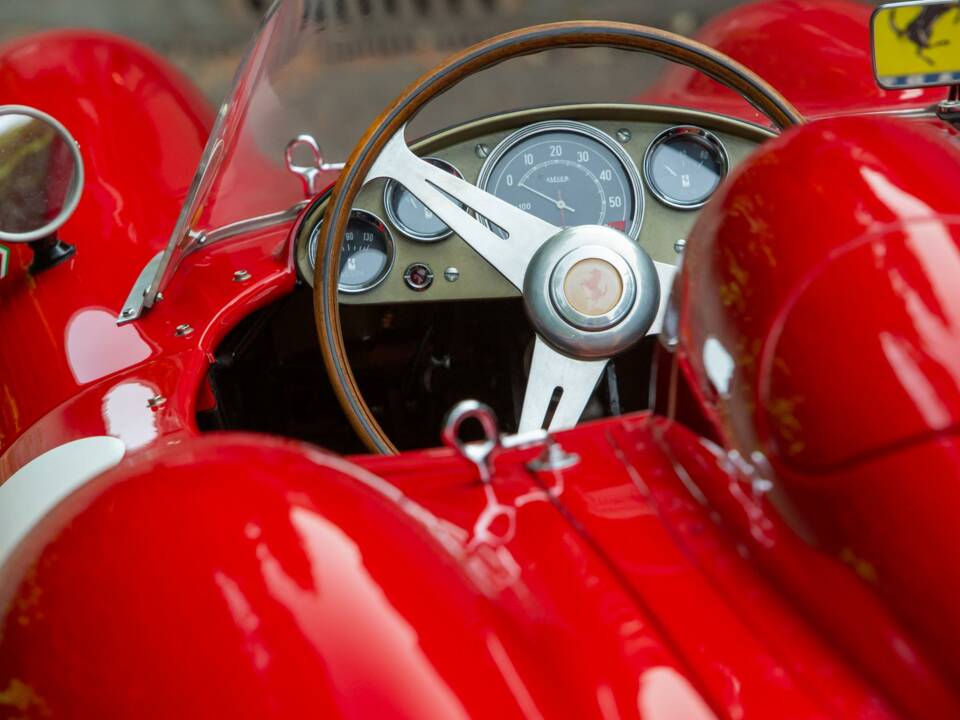 Image 2/17 of Ferrari 250 GT (1963)