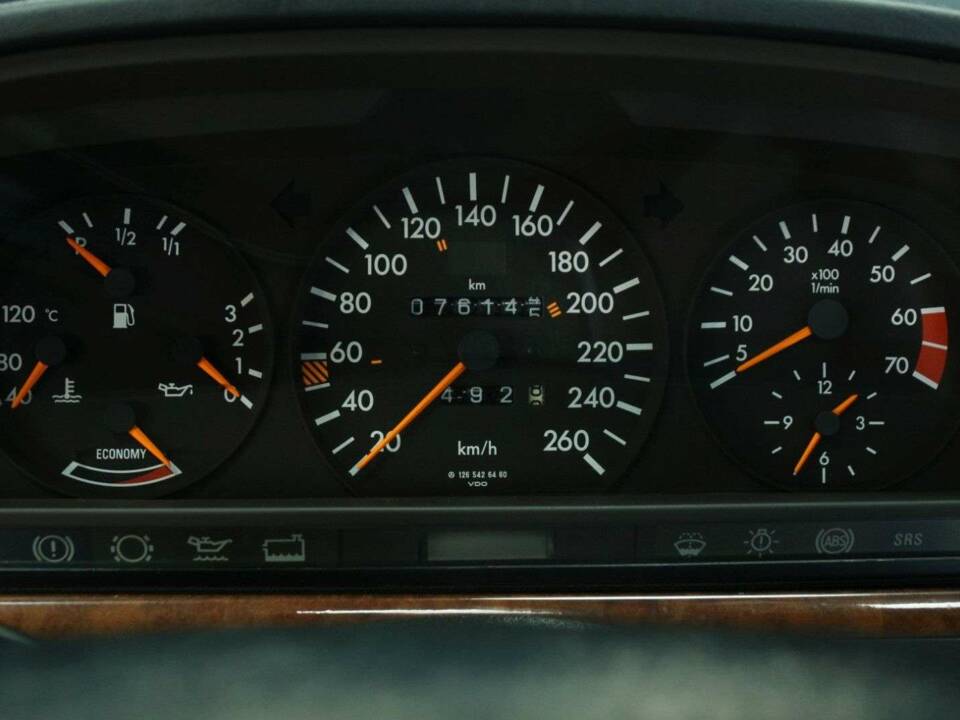 Afbeelding 16/50 van Mercedes-Benz 560 SEC (1991)