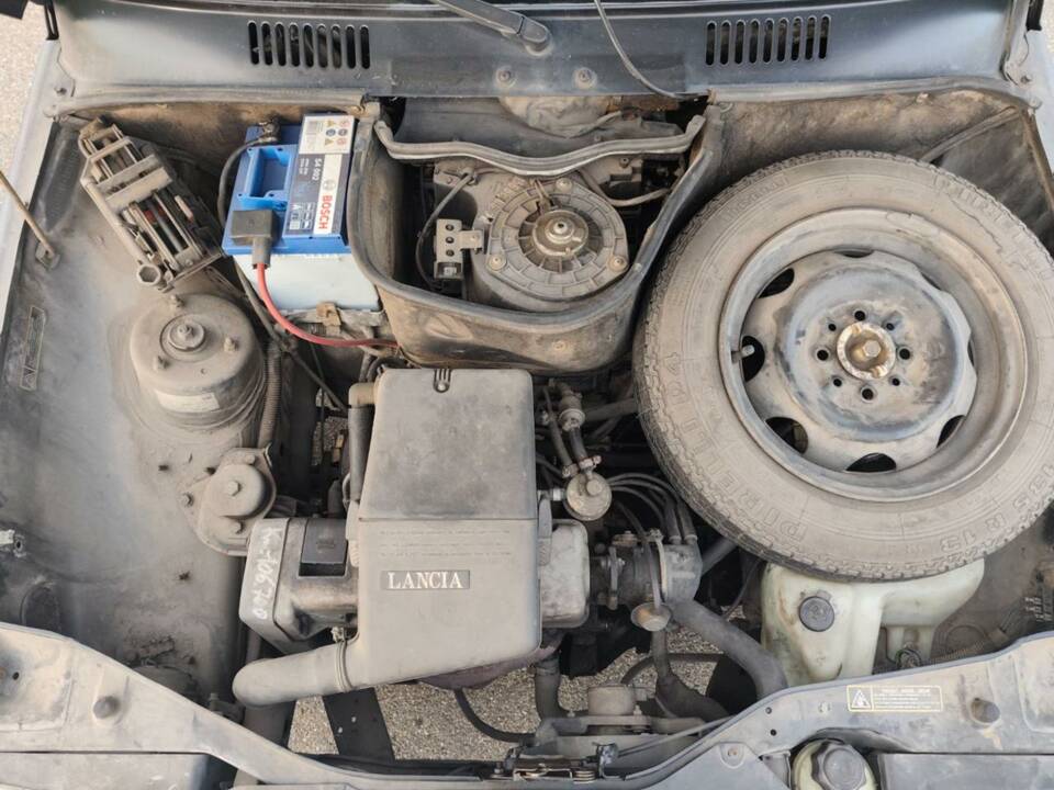 Bild 13/14 von Lancia Y10 LX I.E. (1990)