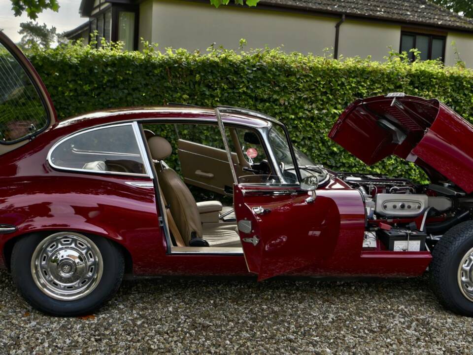 Imagen 20/50 de Jaguar E-Type V12 (2+2) (1972)