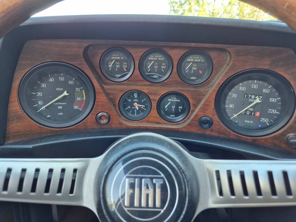 Immagine 28/51 di FIAT Dino 2400 Coupe (1971)