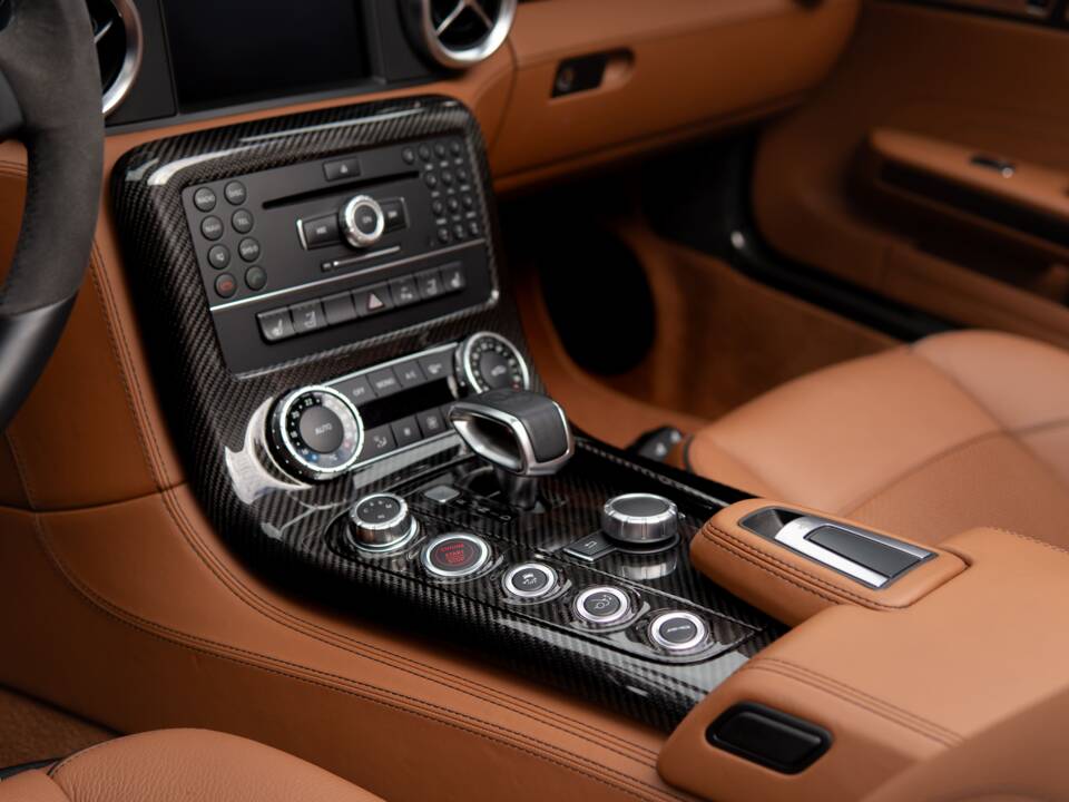 Image 28/45 of Mercedes-Benz SLS AMG Roadster (2012)