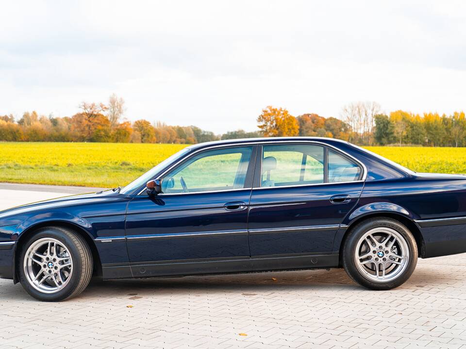 Image 9/55 of BMW 740i (1997)