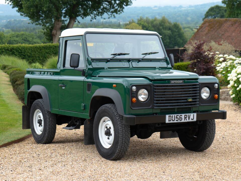 Bild 6/50 von Land Rover Defender 90 Td5 (2006)